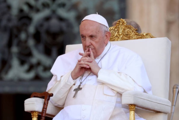 البابا يدين الإجهاض وتأجير الأرحام باعتبارهما ضد الكرامة الإنسانية