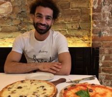 محمد صلاح  وصورة البيتزا  تقلق جماهير ليفربول
