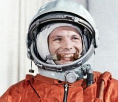 في ذكرى أول رحلة مأهولة إلى الفضاء: حقائق غير عادية من حياة البطل الروسي يوري جاجارين (صور وفيديو)