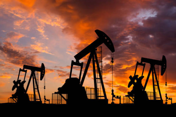 انخفاض النفط مع ارتفاع مخزونات أمريكا ومخاوف الطلب العالمي