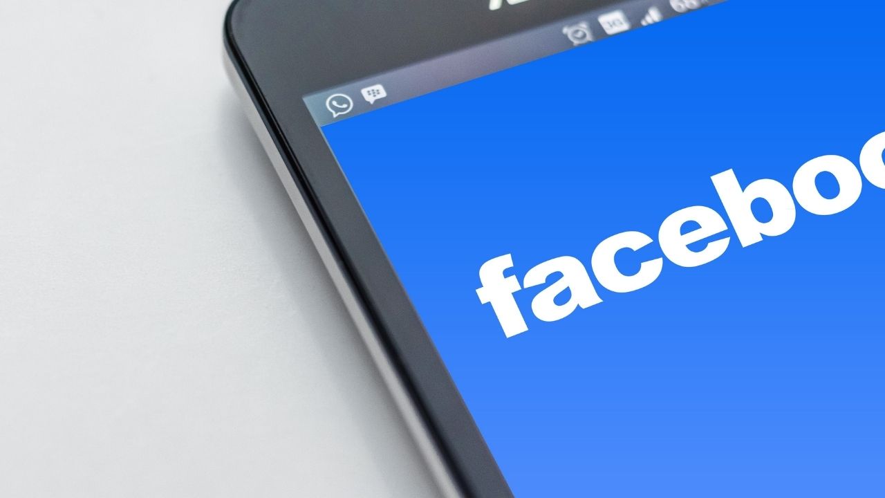 السلطات الروسية: فيسبوك ستواجه غرامة ضخمة إذا تقاعست عن حذف محتوى غير قانوني