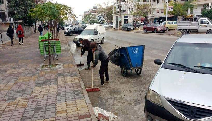 في سورية نساء يعملن بعقود موسمية في نظافة الشوارع ويتعرضن للتنمر