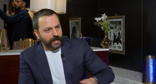 تيم حسن يروّج لمسلسله "الزند": "لكل مشتاق للمسلسلات السورية الكبيرة منوعدكم يعجبكم" (فيديو)