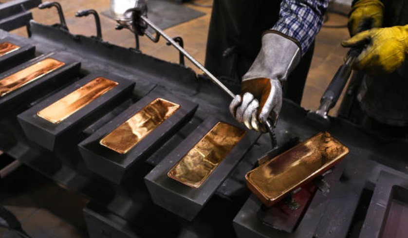 الذهب يواصل ارتفاعه القياسي وسط عمليات مضاربة واستمرار التوترات في الشرق الأوسط